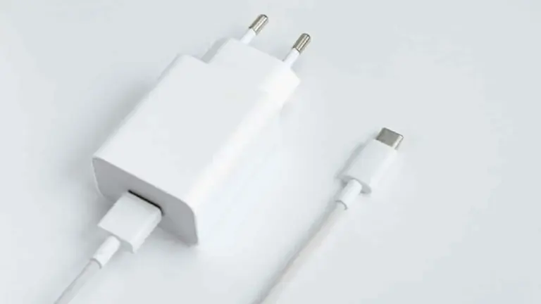 Hati-hati, Ini 5 Ciri Charger KW Penyebab HP Rusak