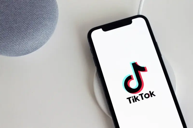 Cara Mengaktifkan Auto Caption di TikTok dan manfaat fitur tersebut.