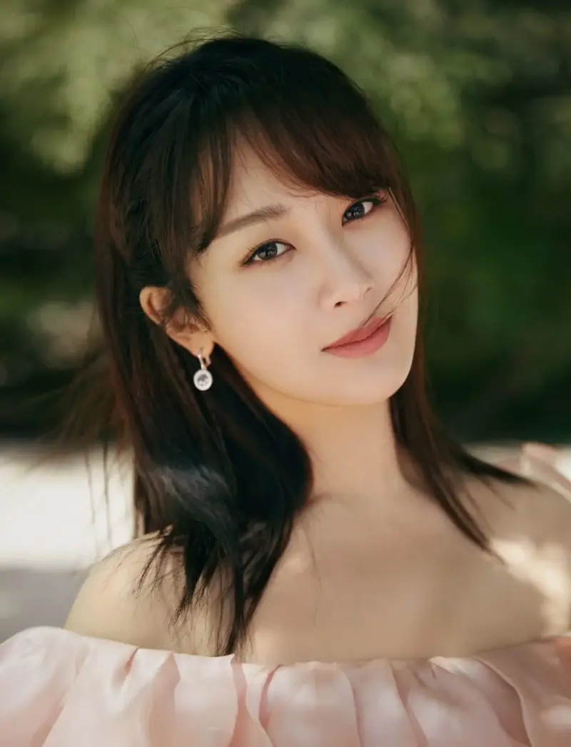 Yang Zi - Biodata Pemain In the Name of Blossom