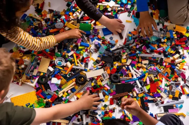 LEGO Group Ungkap Rahasia Baru Kedekatan Keluarga: Bermain Game Bersama