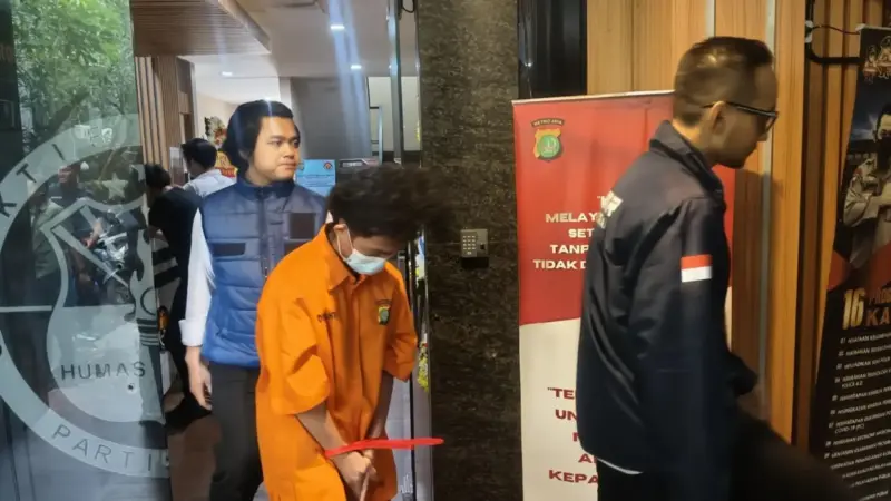 sosok asli Bjorka ditangkap polisi, benarkah salah tangkap?