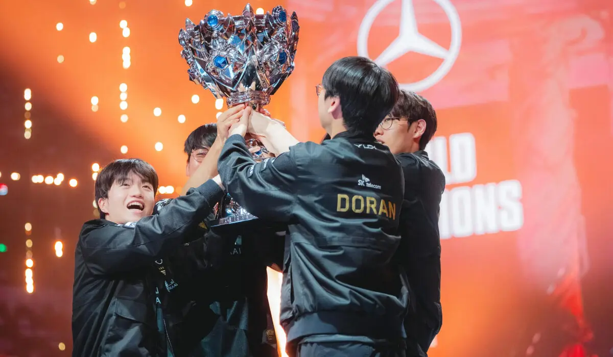 Gelar Keenam! T1 Kembali Juara di League of Legends World 2025