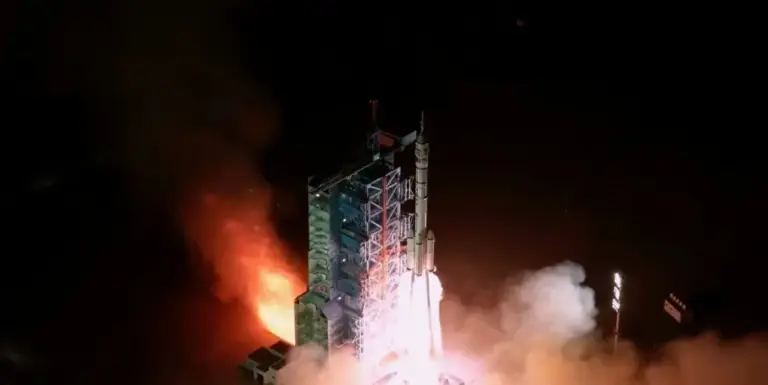 Tiongkok Cetak Rekor Docking Tercepat dengan Shenzhou-21
