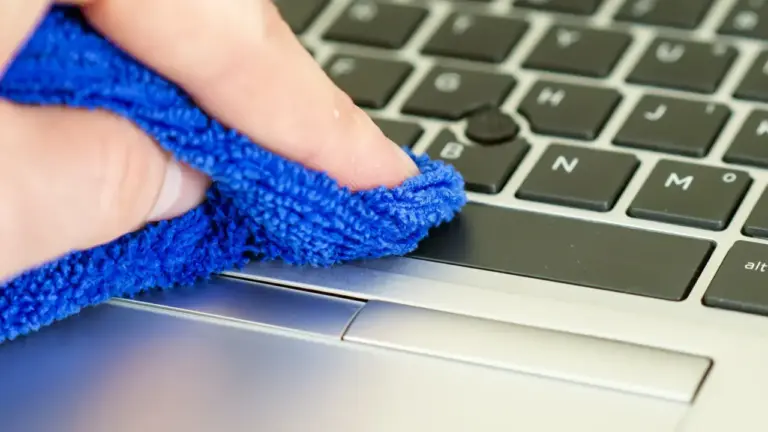 7 Cara Menjaga Kebersihan Trackpad Laptop agar Tetap Responsif