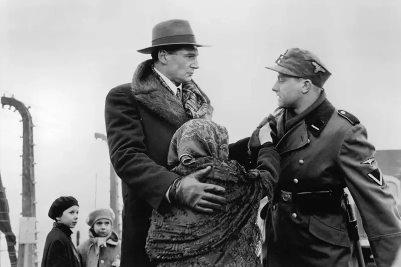 Schindler's List Film Terbaik Steven Spielberg