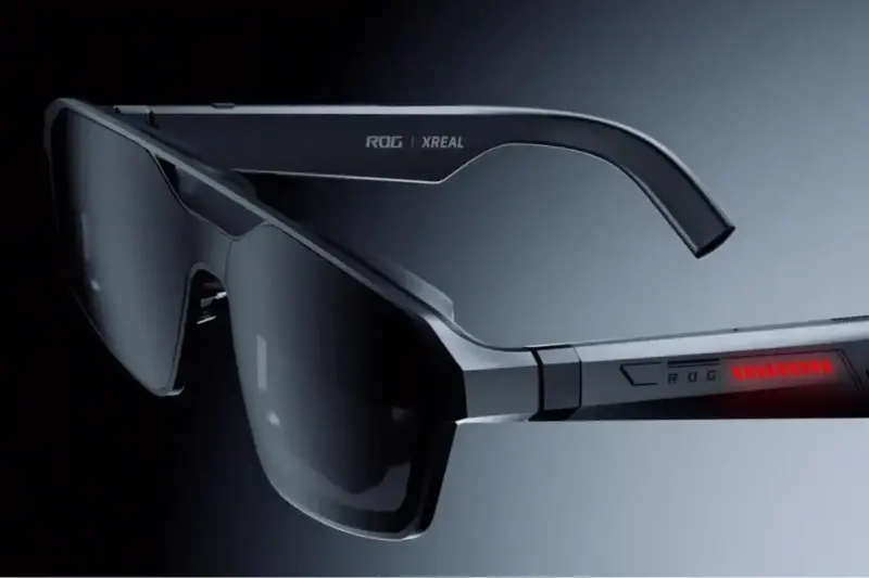 Kacamata gaming Asus ROG XReal R1 AR yang terhubung dengan handheld ROG Ally untuk bermain game di layar virtual.