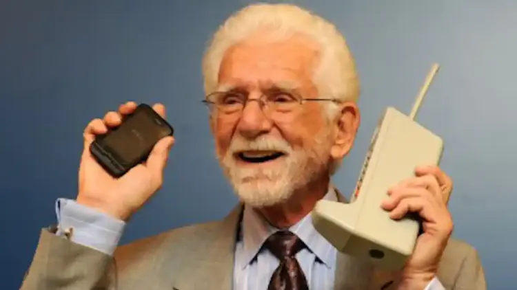 Sejarah Penemuan Handphone Pertama di Dunia