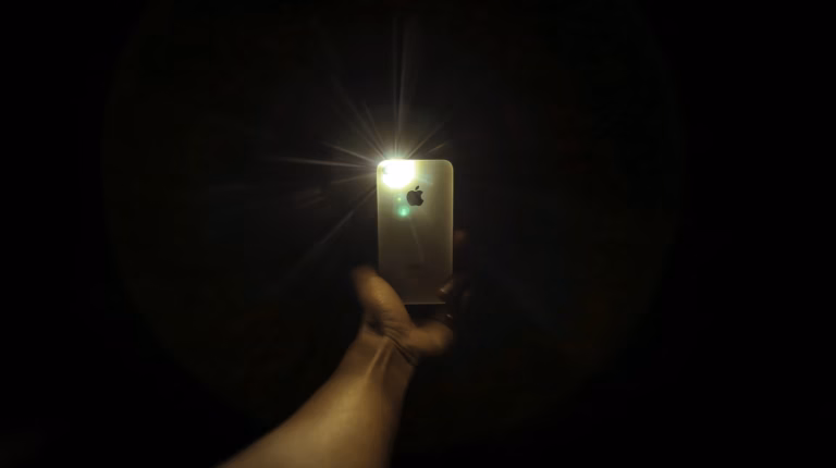 6 Penyebab Flashlight HP Tidak Menyala dan Cara Mengatasinya