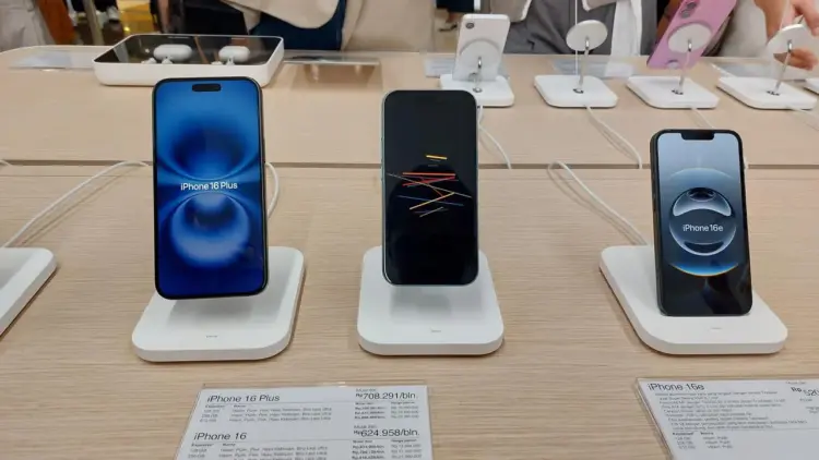 10 HP Terlaris di Dunia 2025, Apple & Samsung Kuasai Pasar!