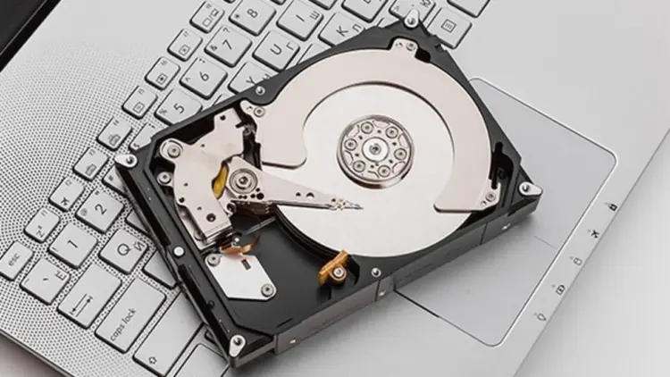 Rakit PC Jadi Mahal! Hard Disk Mulai Langka dan Harganya Gaib 1 HDD alami kelangkaan! Stok Western Digital Ludes Sampai 2028 Gara-gara AI.