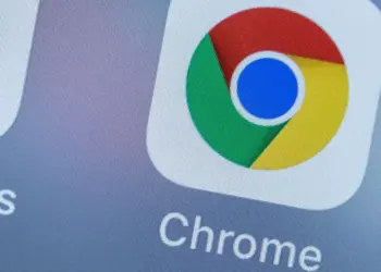 Ilustrasi serangan hacker pada browser akibat celah keamanan use-after-free di Google Chrome