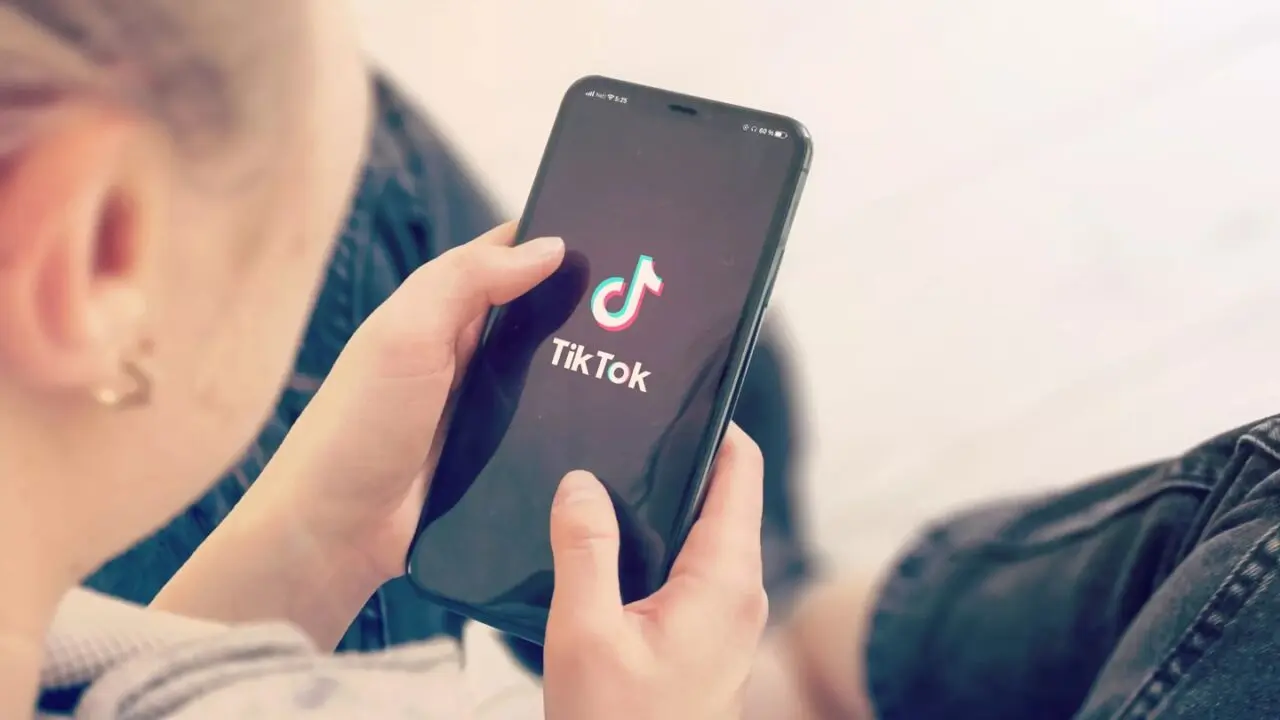 Gen Z Mulai Gak Percaya TikTok, Ada Apa?