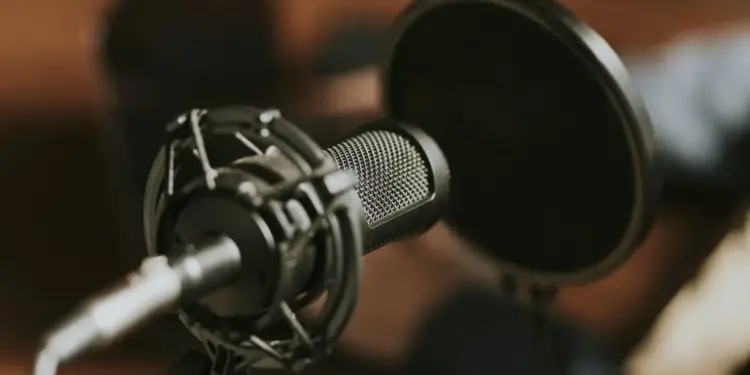 Tips dan Aplikasi untuk Voice Over Seperti Profesional