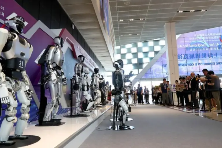 China Operasikan Pabrik Robot Humanoid Kapasitas 10.000 Unit