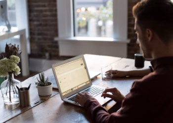 Tips Merapikan Folder Laptop Berantakan Agar Lebih Produktif