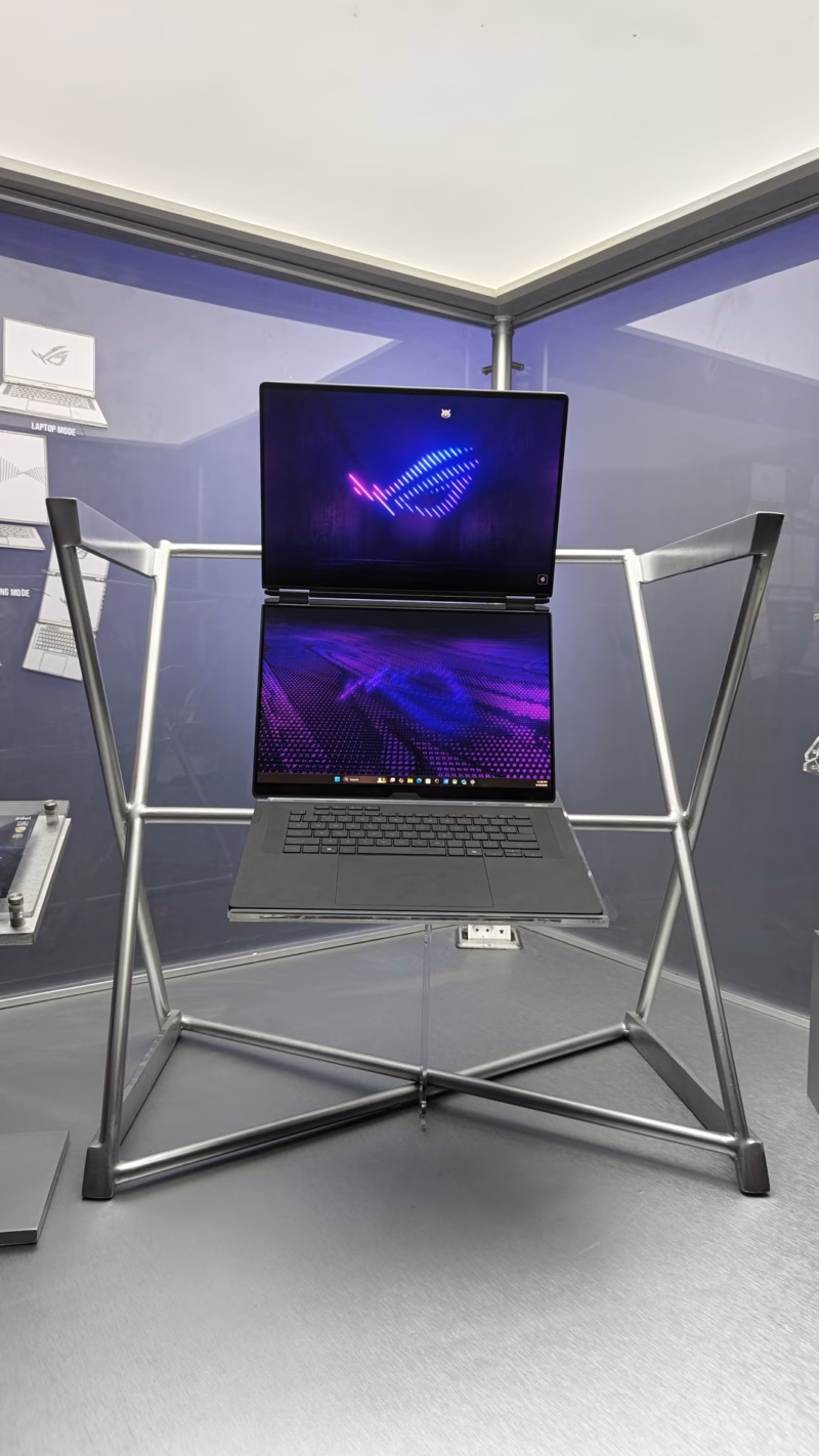 ASUS Bawa ROG Zephyrus Duo ke Indonesia, Usung Dua Layar OLED dan Fitur AI 2 Tampilan depan ASUS ROG Zephyrus Duo