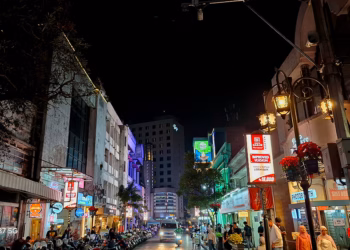 Hasil potret malam hari dari kamera Galaxy A37 5G