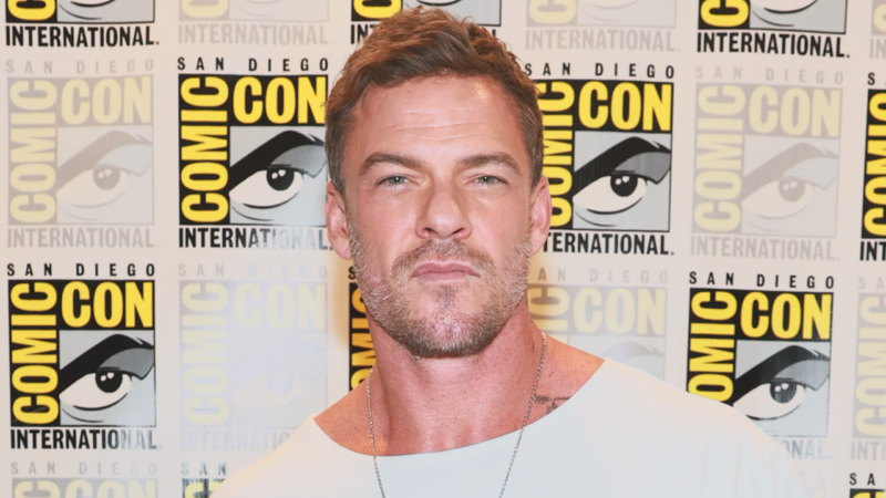 Fix Bukan Batman! Alan Ritchson Ngaku Lagi Lobi-lobian Sama DC Buat Karakter Lain 2 Alan Ritchson sdcc 2026