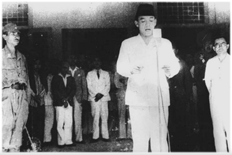 Kamera Leica jadi Saksi Bisu Keberanian Mendur Bersaudara Abadikan 17 Agustus 1945