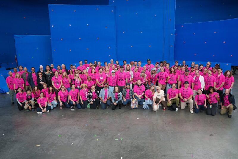 James Gunn Ngeblur Wajah 1 Orang di Foto Set Man of Tomorrow, dan Fans Curiga ini Alasannya 2 man of tomorrow james gunn