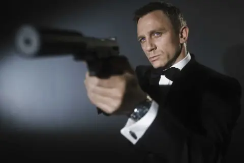 Daniel Craig Dikabarkan Kembali Jadi James Bond
