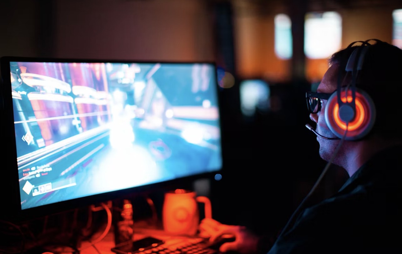 Does Seasonal Gaming Turn Players Toward Social and Customizable Play? 1 Gaming