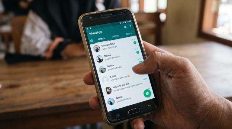 Kenapa WhatsApp Memblokir HP Jadul Saat Login? Ini Alasannya!